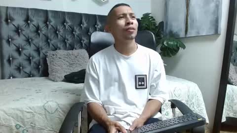 Snapshot of richar_voller chatting on 4, 3, 2025 richar_voller online show from 4, 3, 2025