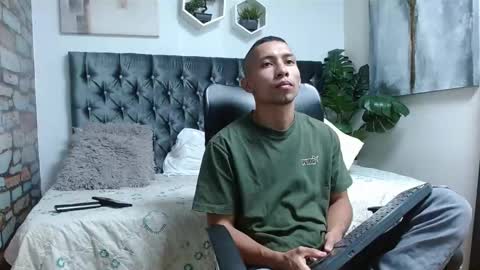 Snapshot of richar_voller chatting on 5, 3, 2025 richar_voller online show from 5, 3, 2025