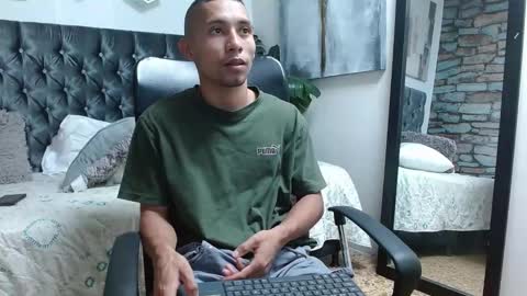 Snapshot of richar_voller chatting on 5, 3, 2025 richar_voller online show from 5, 3, 2025
