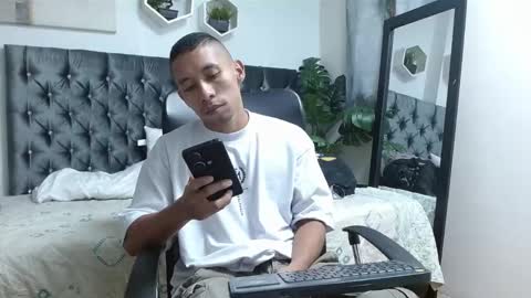 Snapshot of richar_voller chatting on 6, 3, 2025 richar_voller online show from 6, 3, 2025
