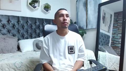 Snapshot of richar_voller chatting on 7, 3, 2025 richar_voller online show from 7, 3, 2025