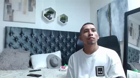 Snapshot of richar_voller chatting on 7, 3, 2025 richar_voller online show from 7, 3, 2025