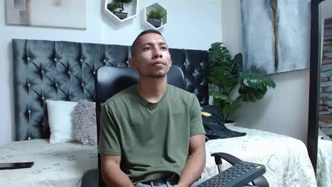 Snapshot of richar_voller chatting on 8, 3, 2025 richar_voller online show from 8, 3, 2025