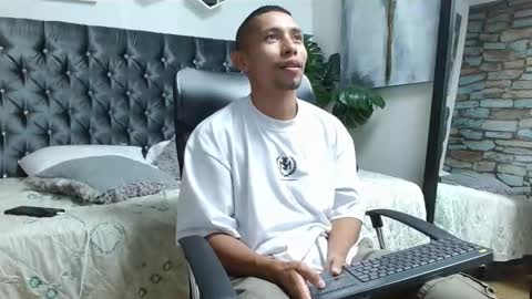 Snapshot of richar_voller chatting on 10, 3, 2025 richar_voller online show from 10, 3, 2025