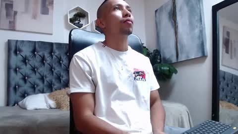 Snapshot of richar_voller chatting on 1, 10, 2025 richar_voller online show from 1, 10, 2025