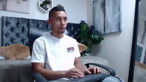 Snapshot of richar_voller chatting on 4, 10, 2025 richar_voller online show from 4, 10, 2025