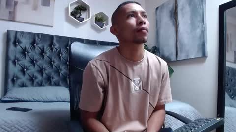 Snapshot of richar_voller chatting on 19, 10, 2025 richar_voller online show from 19, 10, 2025