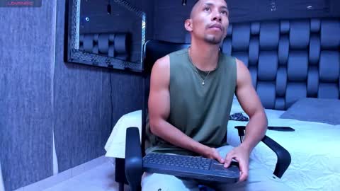 Snapshot of richar_voller chatting on 22, 10, 2025 richar_voller online show from 22, 10, 2025