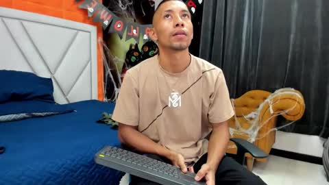 Snapshot of richar_voller chatting on 28, 10, 2025 richar_voller online show from 28, 10, 2025