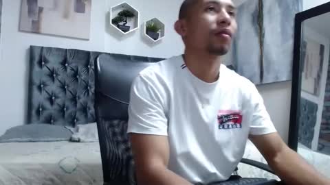 Snapshot of richar_voller chatting on 1, 11, 2025 richar_voller online show from 1, 11, 2025