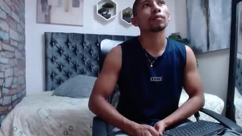 Snapshot of richar_voller chatting on 4, 11, 2025 richar_voller online show from 4, 11, 2025