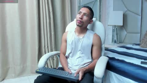 Snapshot of richar_voller chatting on 5, 11, 2025 richar_voller online show from 5, 11, 2025