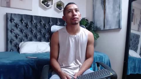 Snapshot of richar_voller chatting on 12, 11, 2025 richar_voller online show from 12, 11, 2025