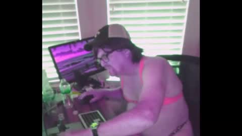 Snapshot of richbuttlonelee chatting on 12, 7, 2026 richbuttlonelee online show from 12, 7, 2026
