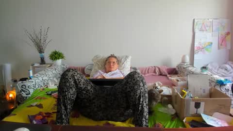 Snapshot of richlucky555 chatting on 24, 10, 2025 Anna - not anna - right Anna online show from 24, 10, 2025