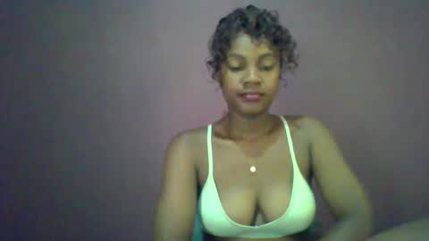 Snapshot of ricie001 chatting on 8, 4, 2026 ricie001 online show from 8, 4, 2026