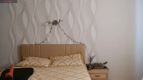 Snapshot of riley_annet chatting on 5, 1, 2025 Riley online show from 5, 1, 2025