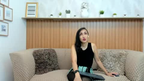 Snapshot of riley_reid_milf chatting on 25, 6, 2026 Oriana online show from 25, 6, 2026