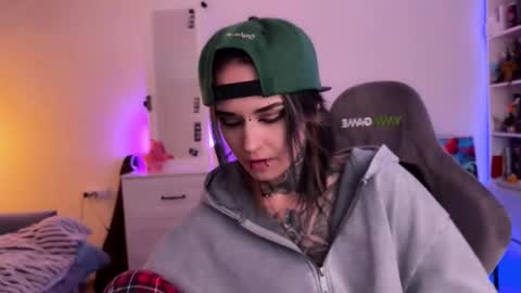   DianaBrite            fansl y online show from 28, 2, 2026