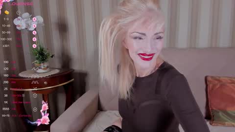 Snapshot of rita_farell chatting on 8, 11, 2025 rita_farell online show from 8, 11, 2025
