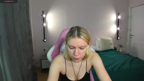 river_stoynee online show from 6, 10, 2025