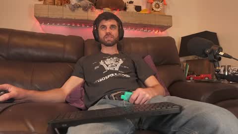 Ryan aka KeylimeRy online show from 23, 12, 2024