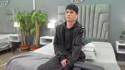 Roan Birkin online show from 6, 2, 2025