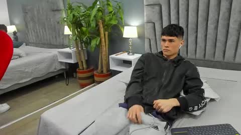 Roan Birkin online show from 9, 2, 2025