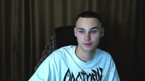 Snapshot of robert10211 chatting on 18, 9, 2025 robert10211 online show from 18, 9, 2025