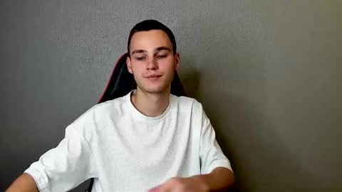 Snapshot of robert10211 chatting on 20, 11, 2025 robert10211 online show from 20, 11, 2025