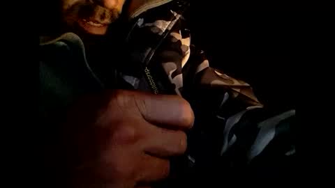 Snapshot of robincom23 chatting on 24, 2, 2025 R online show from 24, 2, 2025