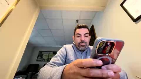 Snapshot of roblatino12 chatting on 17, 11, 2025 roblatino12 online show from 17, 11, 2025