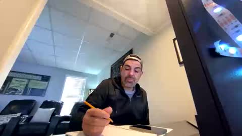 Snapshot of roblatino12 chatting on 16, 12, 2025 roblatino12 online show from 16, 12, 2025