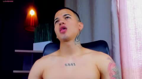 Snapshot of rocco_santos chatting on 28, 4, 2026 rocco_santos online show from 28, 4, 2026