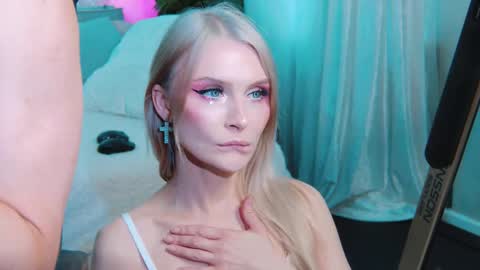 Lina and Den online show from 5, 10, 2025