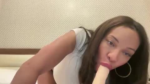 Snapshot of rockybee1 chatting on 25, 11, 2025 rockybee1 online show from 25, 11, 2025