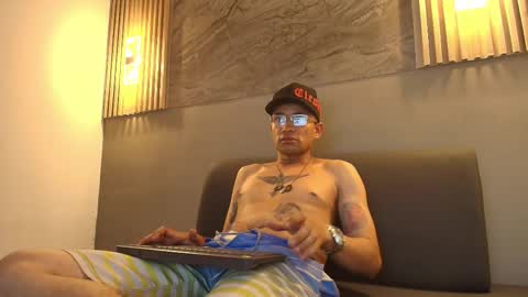 Snapshot of roger_flyn chatting on 18, 12, 2025 roger_flyn online show from 18, 12, 2025