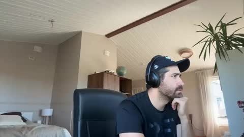 Snapshot of rogersterling11 chatting on 8, 5, 2026 Roger Sterling online show from 8, 5, 2026