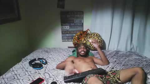 Snapshot of romeotyn chatting on 1, 10, 2025 romeotyn online show from 1, 10, 2025
