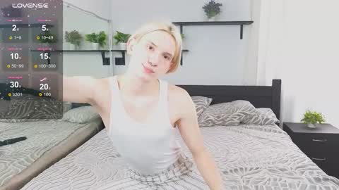 Snapshot of ron_vilsx chatting on 27, 10, 2025 ron vilsx online show from 27, 10, 2025