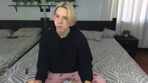 Snapshot of ron_vilsx chatting on 15, 11, 2025 ron vilsx online show from 15, 11, 2025