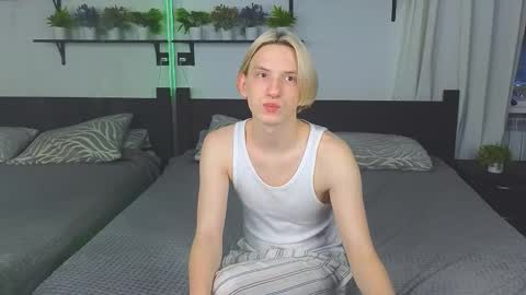 Snapshot of ron_vilsx chatting on 21, 11, 2025 ron vilsx online show from 21, 11, 2025