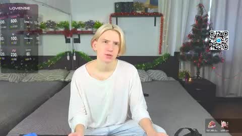 Snapshot of ron_vilsx chatting on 14, 12, 2025 ron vilsx online show from 14, 12, 2025