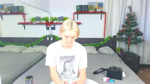 Snapshot of ron_vilsx chatting on 15, 12, 2025 ron vilsx online show from 15, 12, 2025