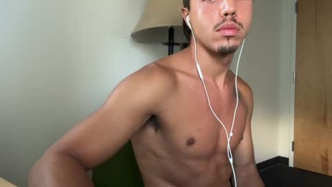 Snapshot of ronneyx998014 chatting on 4, 8, 2026 Ronney online show from 4, 8, 2026