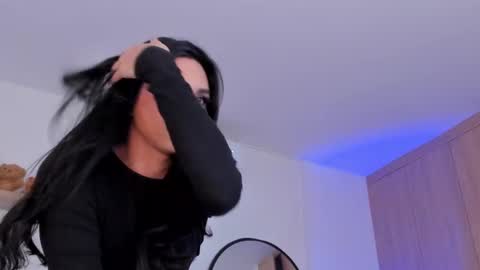 Rose Saenz online show from 28, 2, 2025