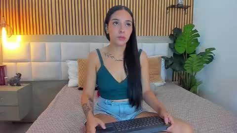 roseaurora online show from 1, 11, 2025