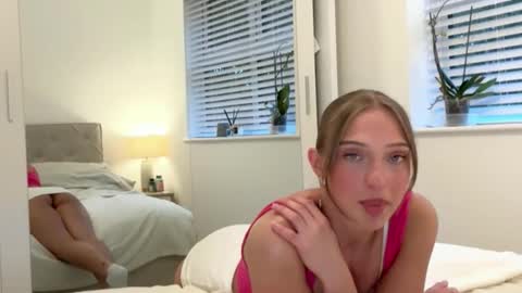 Snapshot of rosebella_ chatting on 17, 10, 2025 Bella online show from 17, 10, 2025