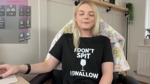 Snapshot of rosekate97 chatting on 29, 10, 2025 rose97 online show from 29, 10, 2025