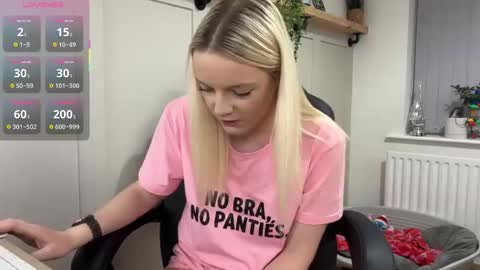 Snapshot of rosekate97 chatting on 15, 12, 2025 rose97 online show from 15, 12, 2025